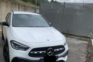 Mercedes- Benz GLA 200 d 4matic