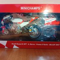 Ducati Desmo16 GP7 2007 - 1/12 Minichamps 