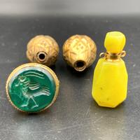 1 anello, 1 bottiglia di giada oliva e 2 perline