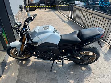 moto Yamaha fz8 2015