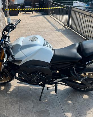 moto Yamaha fz8 2015