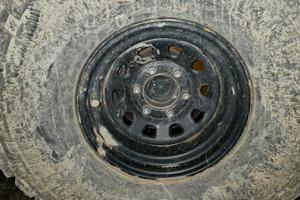 cerchi scampanati, gomme e distanziali.