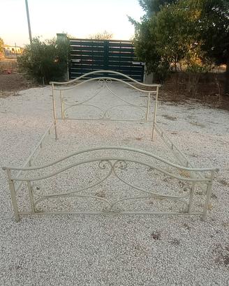 Letto matrimoniale in ferro 