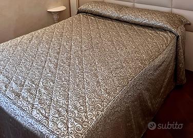 Copriletto Elegante in Raso Jacquard