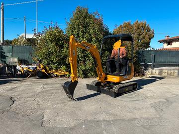 E272- Escavatore 18 q JCB 8018 allargabile