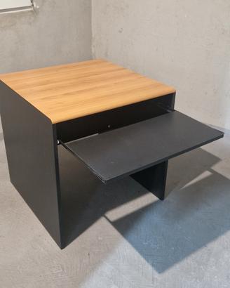 Scrivania compatta con ripiano estraibile