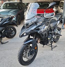 Pari a nuova Benelli TRK 502X 2024 ANCORA IN GARAN