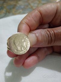 Anello in oro con moneta testa di giulio cesare