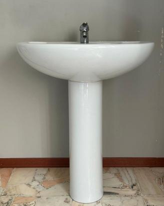 Lavabo bagno con colonna
