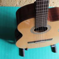 chitarra classica acustica amplificata