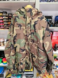 Parka invernale mimetico