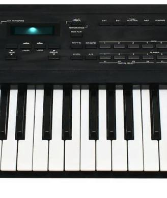 ROLAND D 10 SINTETIZZATORE ANNI 90