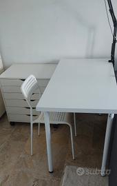 scrivania con cassettiera 