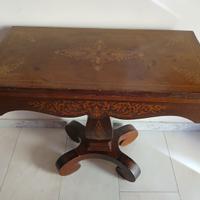 TAVOLINO da GIOCO, Legno di Noce con Intarsi.