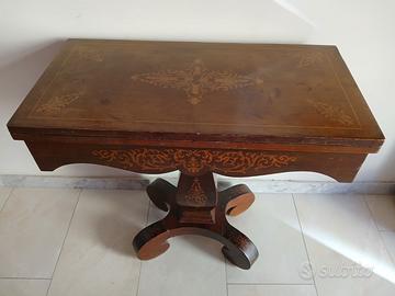 TAVOLINO da GIOCO, Legno di Noce con Intarsi.
