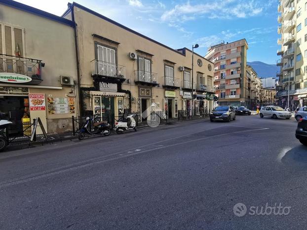 NEGOZIO A CASTELLAMMARE DI STABIA