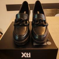 Mocassino nero con tacco
