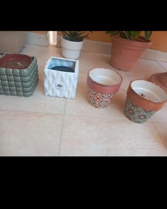 4 vasi piccoli in porcellana 