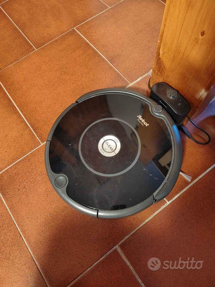 IRobot Roomba serie 600 + ricambi - Elettrodomestici In vendita a  Alessandria