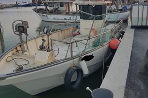 barca con licenza piccola pesca