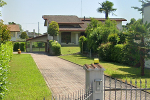 Casa singola con meraviglioso giardino di 2000 mq.