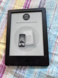 kindle di ottava generazione con custodia 
