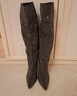 Stivali alti ricoperti di strass 