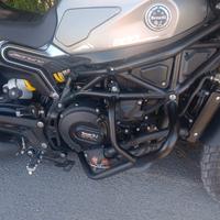 Paramore Benelli Leoncino 800