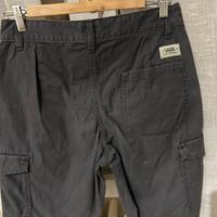 Bermuda marca vans colore  grigio scuro con tascon