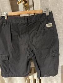 Bermuda marca vans colore  grigio scuro con tascon