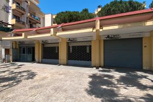 Locali commerciali Piazza della Repubblica (Piano)