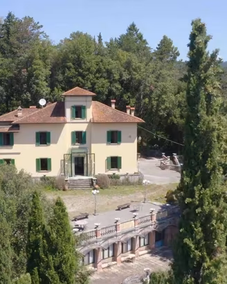 Rustico / Casale di 600 m² con più di 5 locali e b