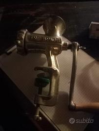 tritacarne antico funzionante 