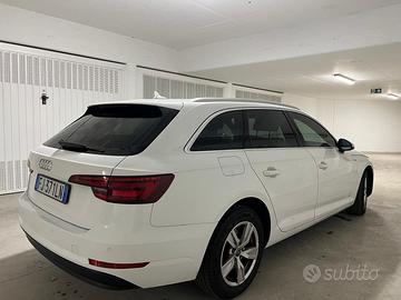 Audi A4 Avant 2.0 TDI S Line Edition LED