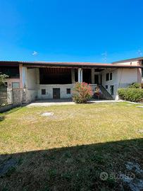 Cascina con terreno