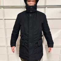 Giacca PARKA lunga di Zara colore nero.