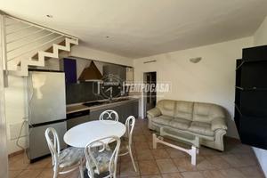 Appartamento ristrutturato su due livelli nel cent