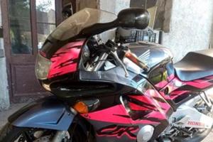 cbr 600 1993 nero viola sto trovando