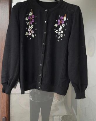 Maglia ricami artigianale in pura lana 