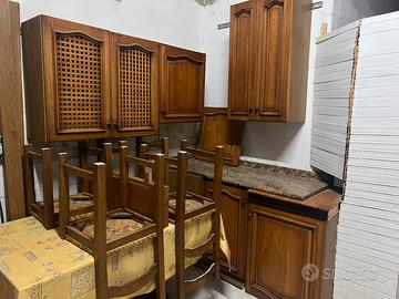 Cucina in legno e top in vero marmo