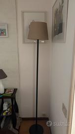 Piantana con paralume