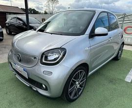 smart forFour BRABUS*109CV*AUT*NAVI*LED*TETTO*JBL*