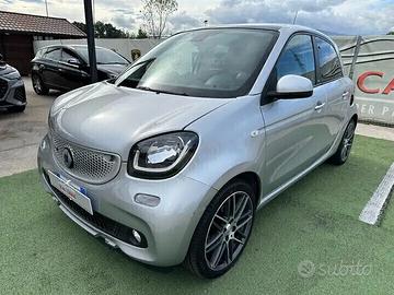 smart forFour BRABUS*109CV*AUT*NAVI*LED*TETTO*JBL*