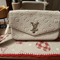 Pochette effetto trapuntato con catena dorata