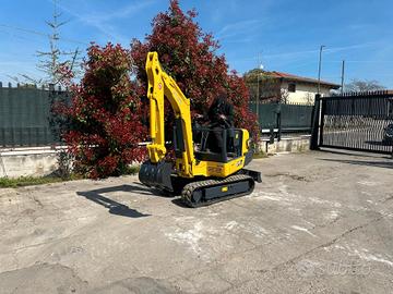 E173 Miniescavatore 15 q Yanmar B15