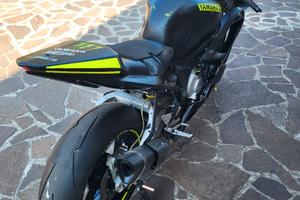 R6 2001  da pista 