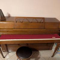 Pianoforte Yamaha giapponese anni ’60 con sgabello