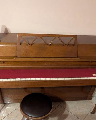 Pianoforte Yamaha giapponese anni ’60 con sgabello