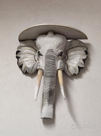 Elefante in legno fatto a mano