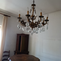 Lampadario antico in ottone con cristalli – stile